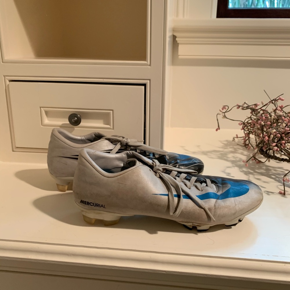 Nike Women’s Cleats : silver, blue, black